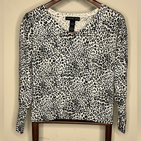 3/$30 Josephine Chaus Animal Print V-Neck Sweater - Picture 1 of 8